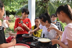 Les P'tites Pousses vietnamiennes ont fait des crêpes (1)