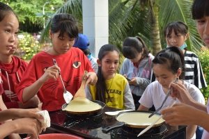Les P'tites Pousses vietnamiennes ont fait des crêpes (3)