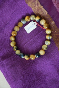 151. Bracelet petites perles marron tigré (11€)
